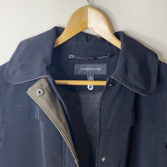 Jones New York || Removable Hood and Liner Coat/Jacket/Rain; Size 2 - Picture 5 of 17